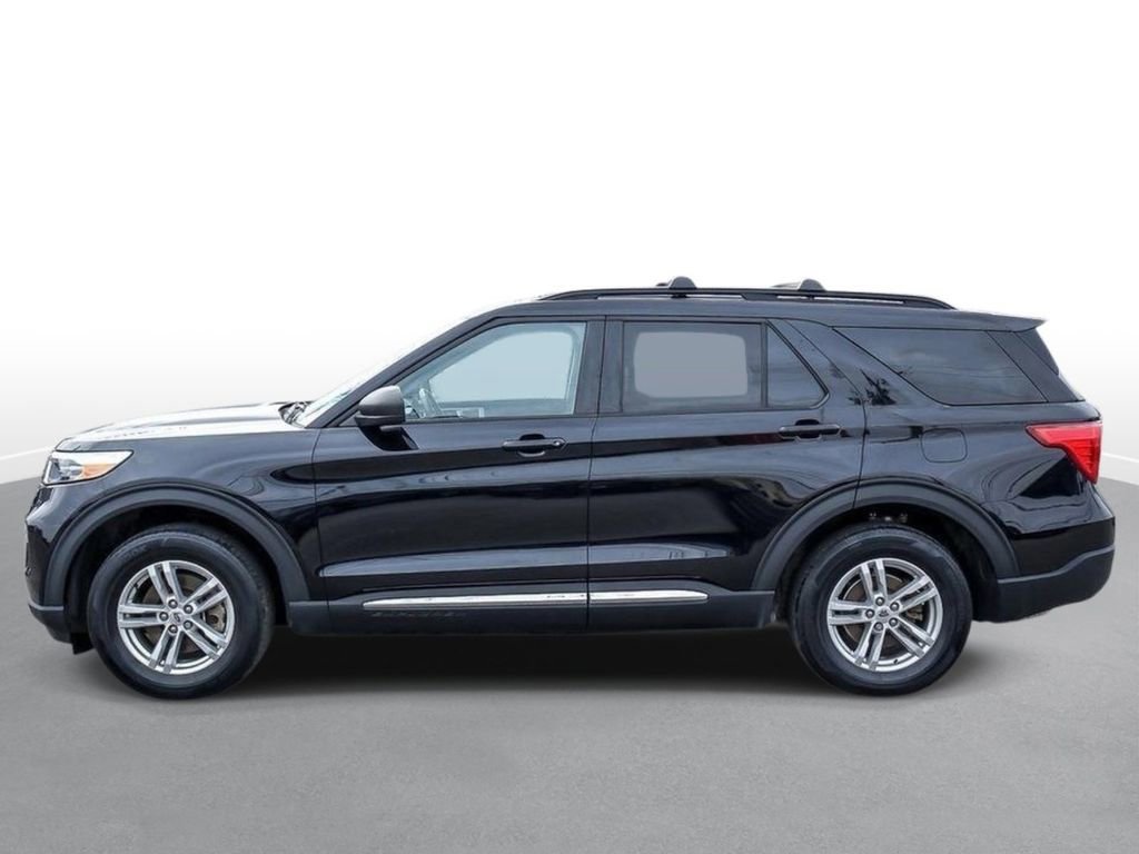 Certified 2022 Ford Explorer XLT w/ Equipment Group 202A image 2