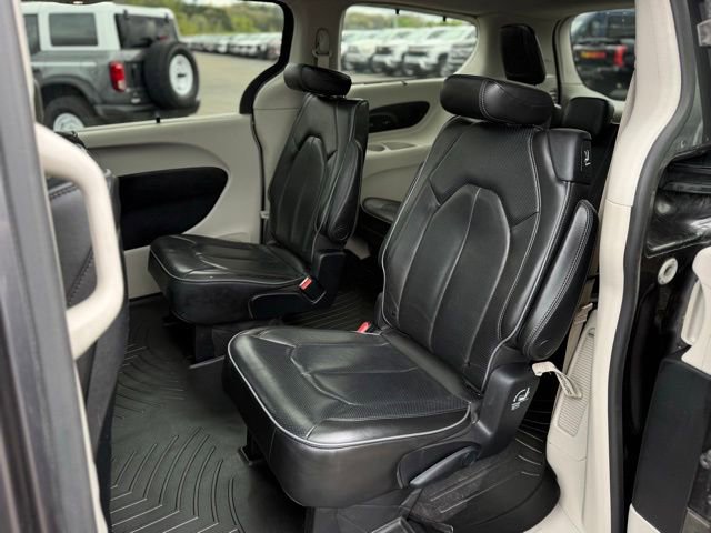 Used 2019 Chrysler Pacifica Limited FWD image 19