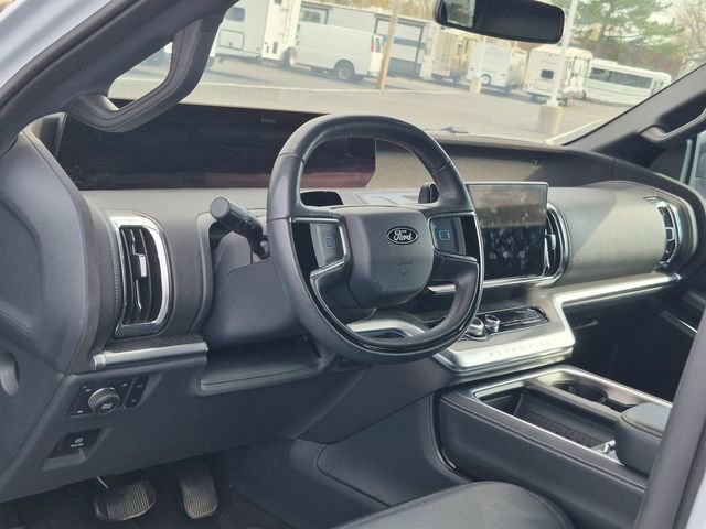 Certified 2025 Ford Expedition Platinum w/ Stealth Performance Package AWD/4WD image 10