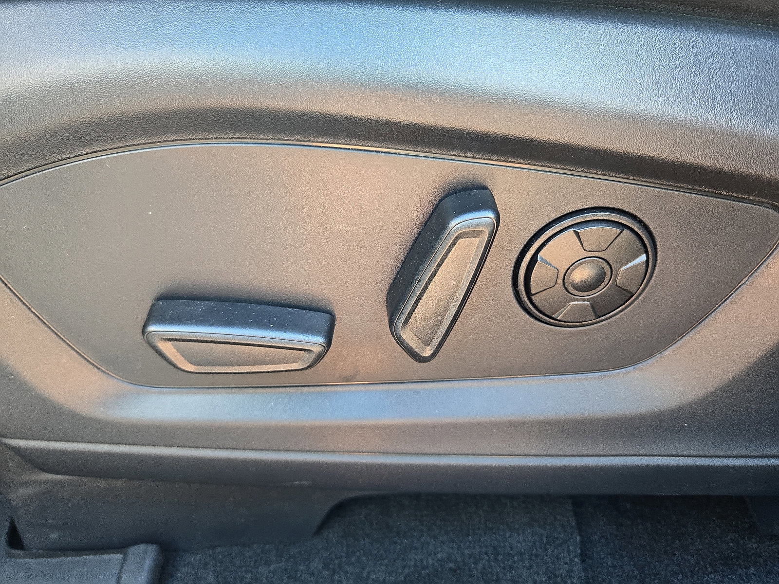 Certified 2025 Ford Explorer ST-Line w/ Premium Package image 11