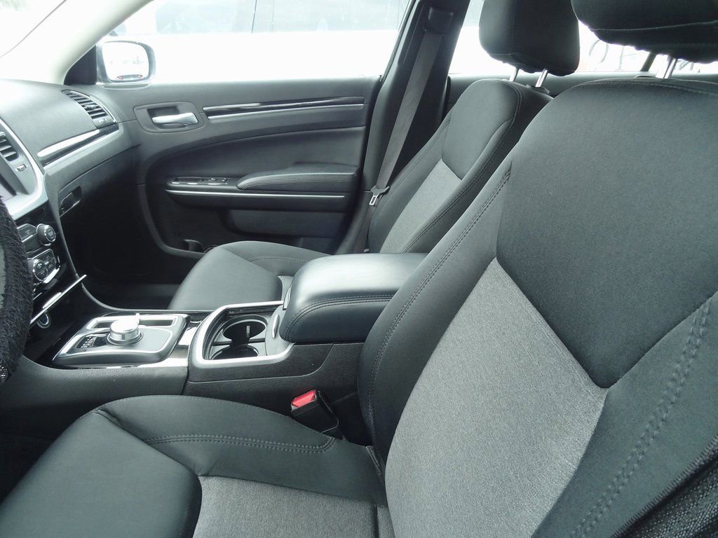 Used 2023 Chrysler 300 Touring image 8