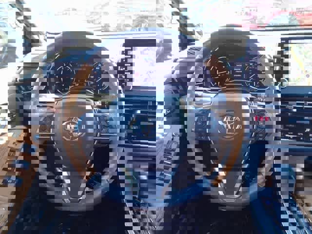 Used 2019 Toyota Avalon Limited image 16