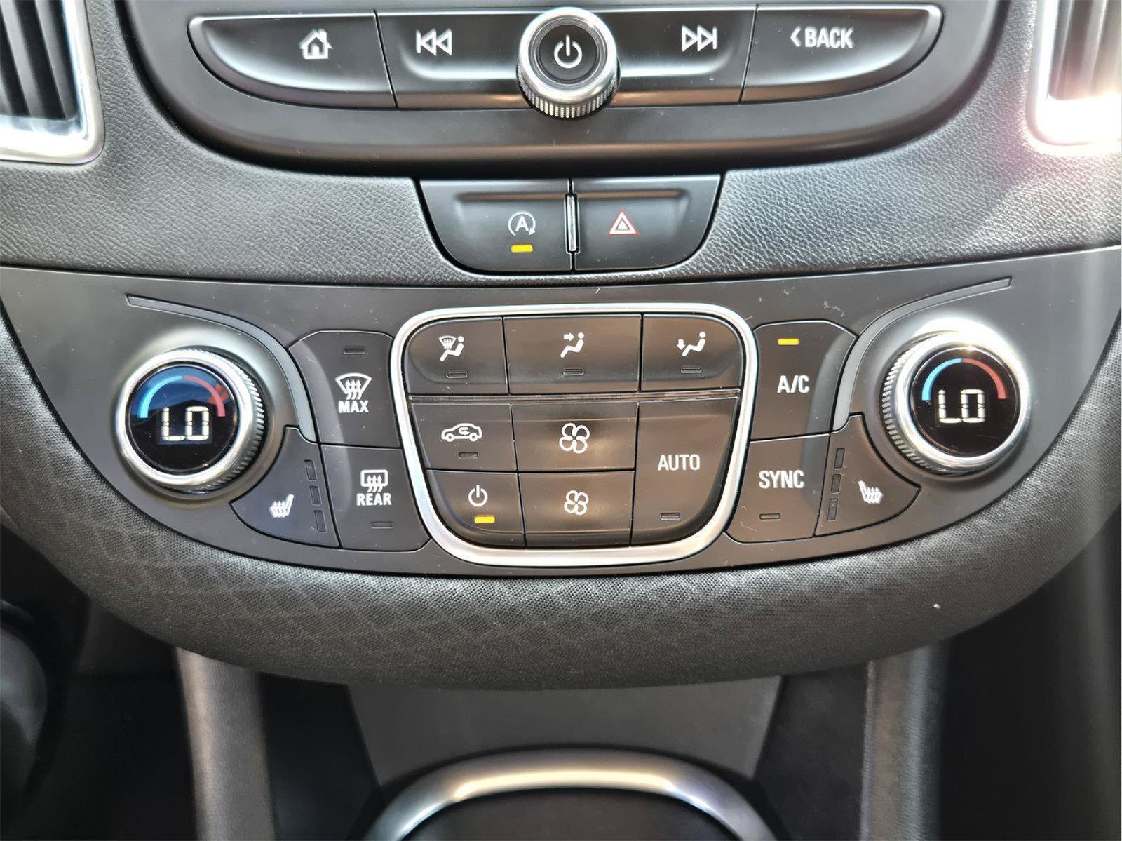 Used 2020 Chevrolet Malibu LT FWD image 17