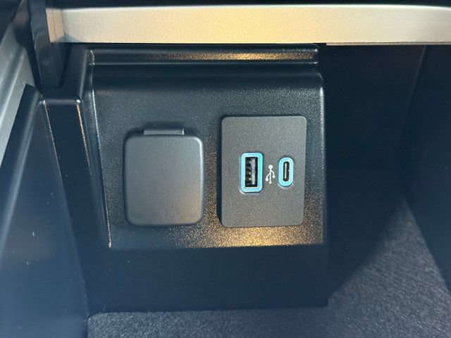 Certified 2022 Ford Explorer XLT w/ Equipment Group 202A AWD/4WD image 14