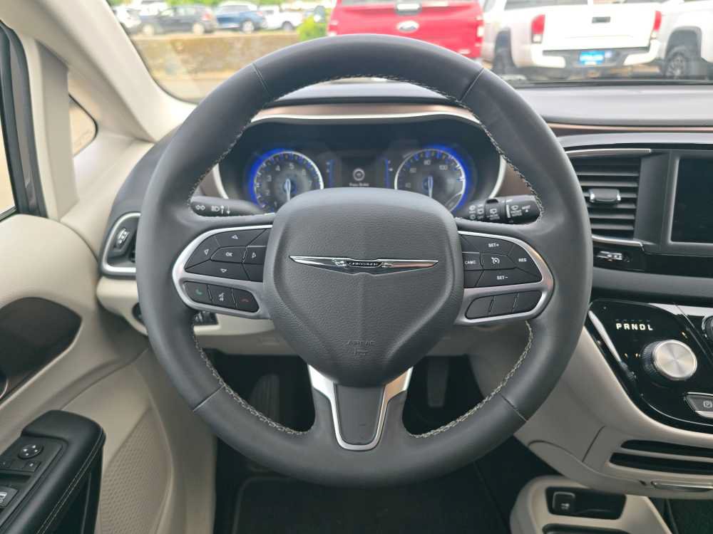 Used 2023 Chrysler Voyager LX FWD image 11