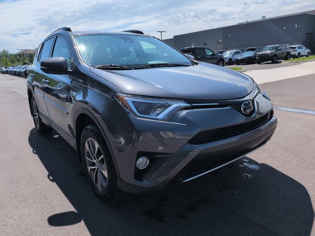 Used 2018 Toyota RAV4 XLE AWD/4WD image 3
