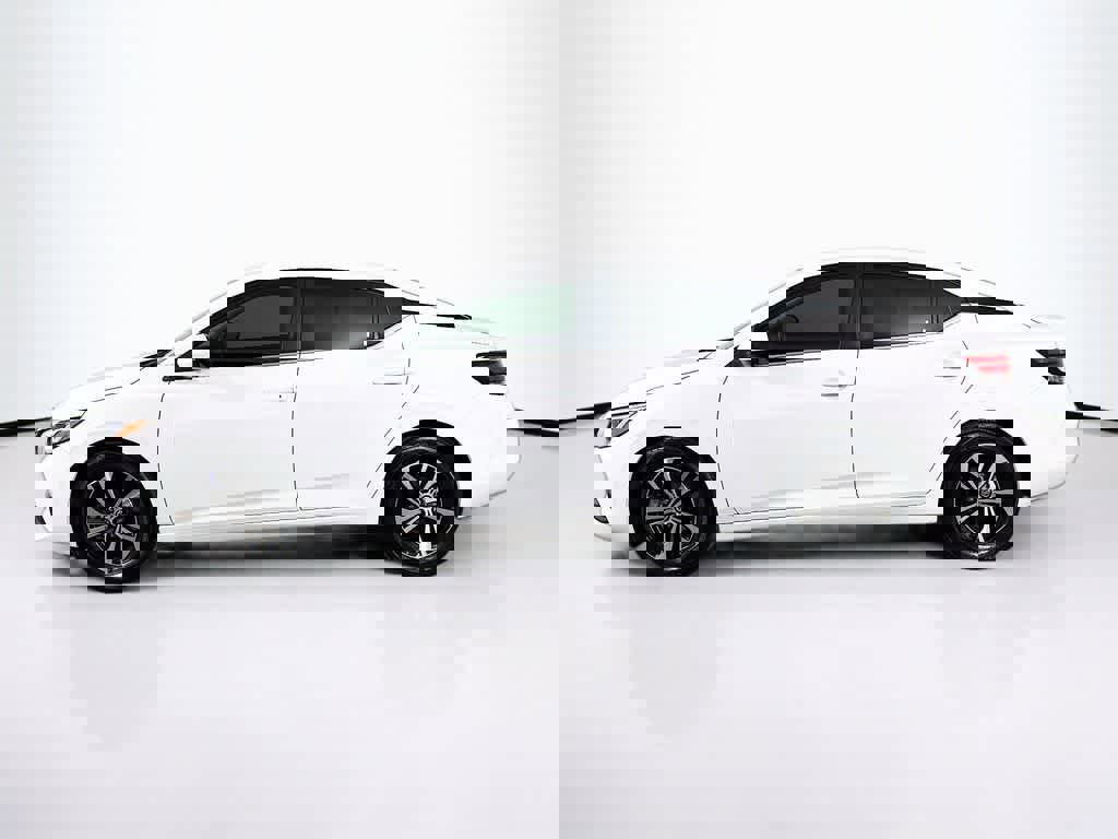 Used 2023 Nissan Sentra SV image 2