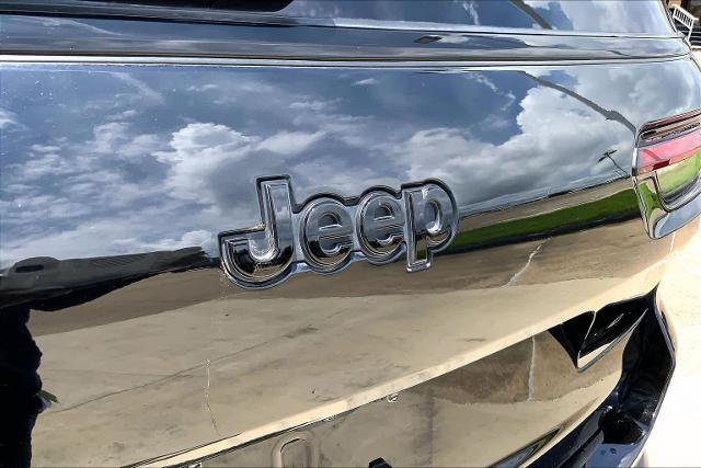 Used 2023 Jeep Grand Cherokee L Laredo RWD image 30