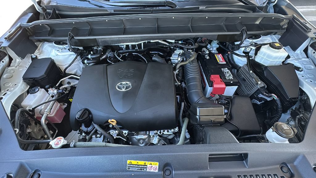 Used 2022 Toyota Highlander LE FWD image 26