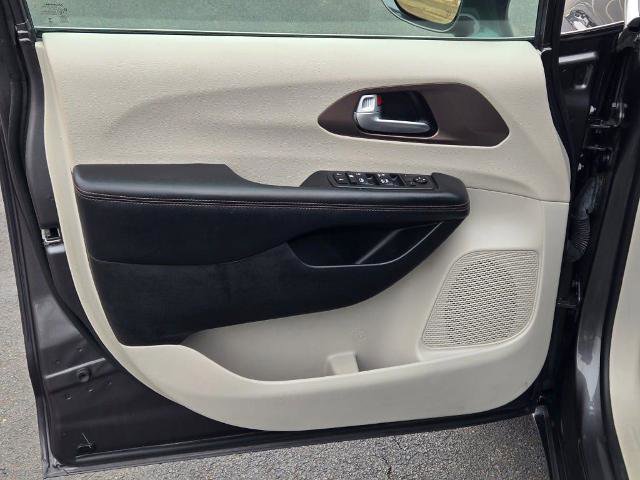 Used 2018 Chrysler Pacifica Touring Plus w/ Tire & Wheel Group image 20