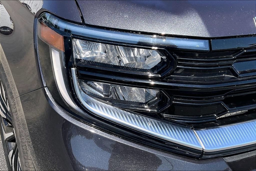 Certified 2025 Ford Expedition Platinum w/ Driver's Package AWD/4WD image 29