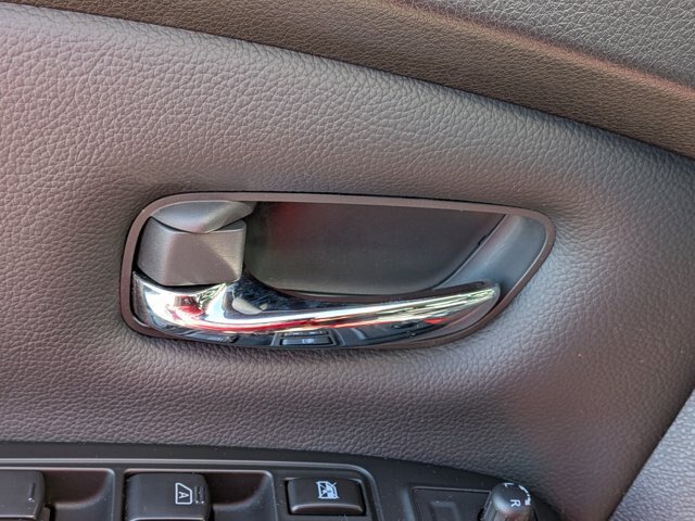 Used 2024 Nissan Titan SV w/ SV Convenience Package AWD/4WD image 13