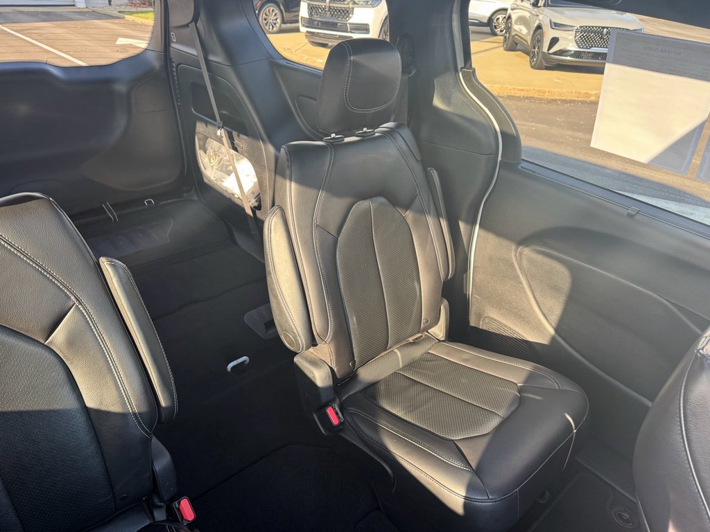Used 2022 Chrysler Pacifica Touring-L w/ S Appearance Package image 15