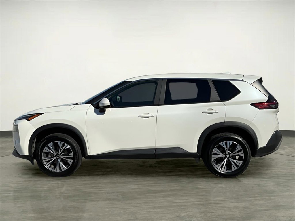 Used 2023 Nissan Rogue SV image 3