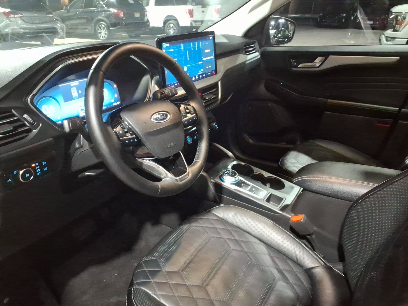 Certified 2024 Ford Escape Platinum w/ Premium Technology Package AWD/4WD image 10