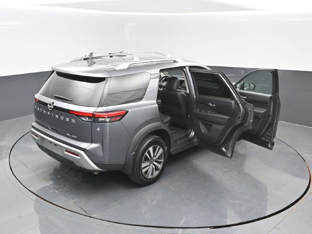 Used 2025 Nissan Pathfinder SL AWD/4WD image 26
