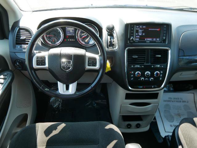 Used 2019 Dodge Grand Caravan SE w/ UConnect Hands-Free Group FWD image 17