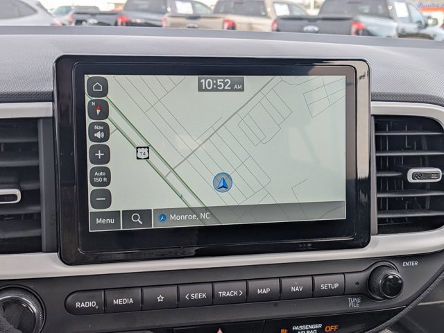 Used 2025 Hyundai Venue Limited image 21