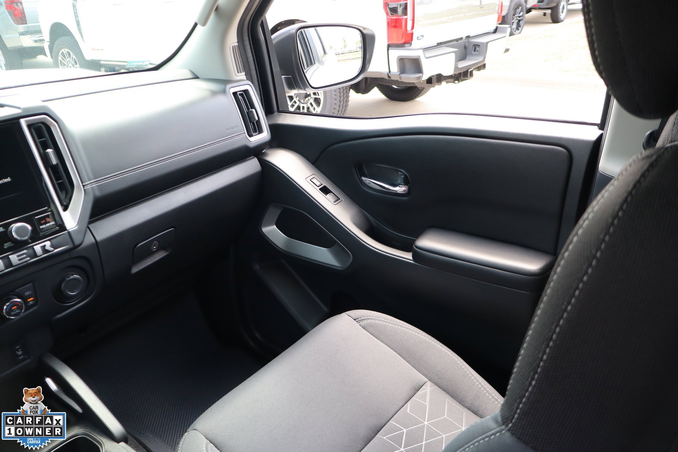 Used 2025 Nissan Frontier SV w/ SV Convenience Package RWD image 25