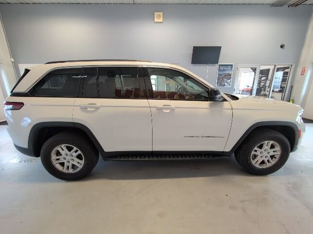 Used 2023 Jeep Grand Cherokee Laredo AWD/4WD image 6