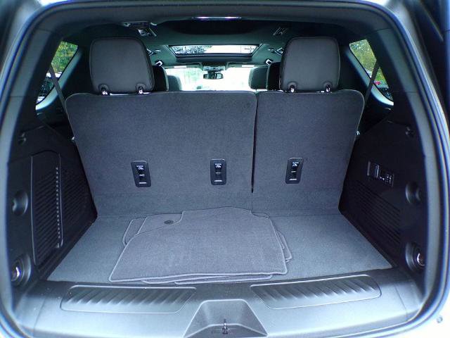 Used 2024 GMC Yukon SLT w/ SLT Luxury Package AWD/4WD image 10