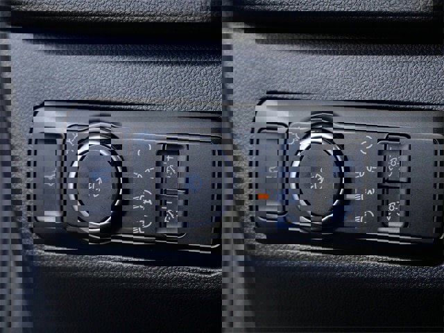 Certified 2025 Ford Escape Platinum image 25