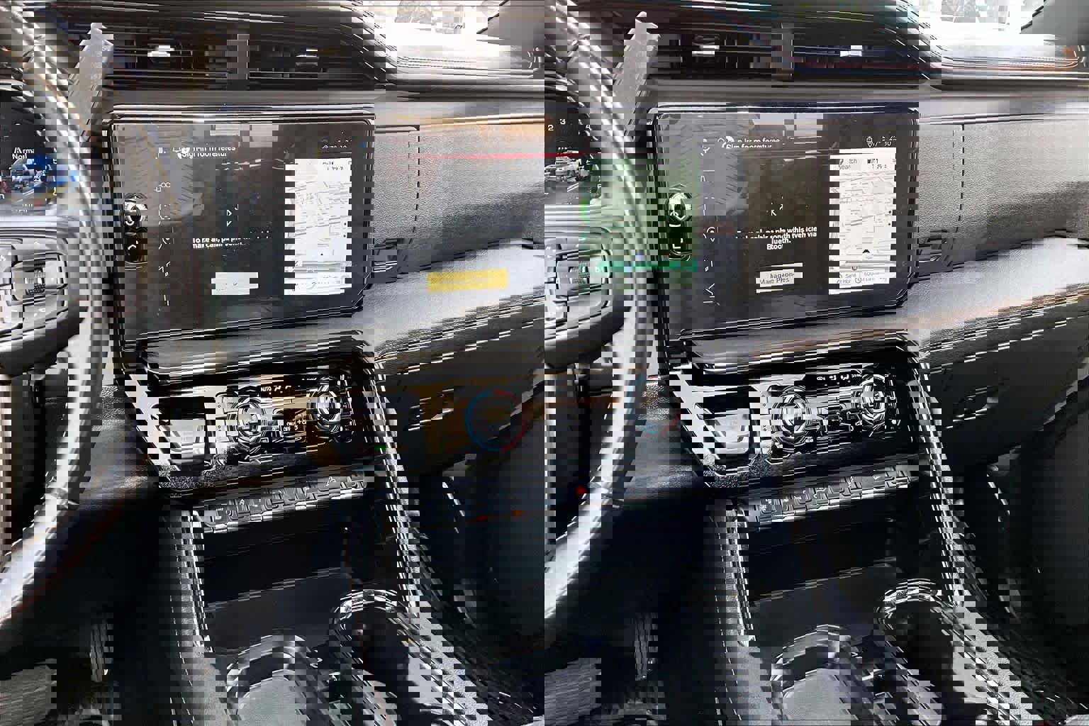 Used 2025 GMC Sierra 2500 AT4 w/ AT4 Premium Plus Package image 9