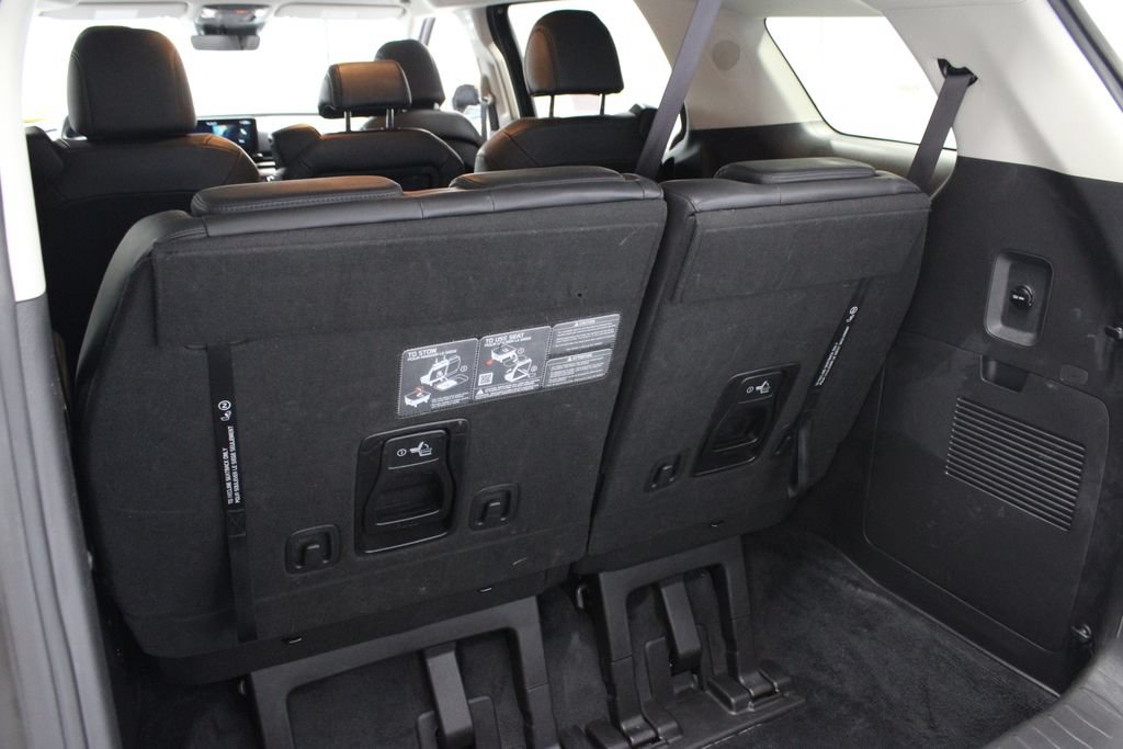 Used 2025 Kia Carnival FWD image 18