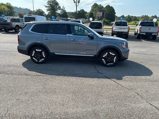 Used 2025 Kia Telluride S FWD image 45