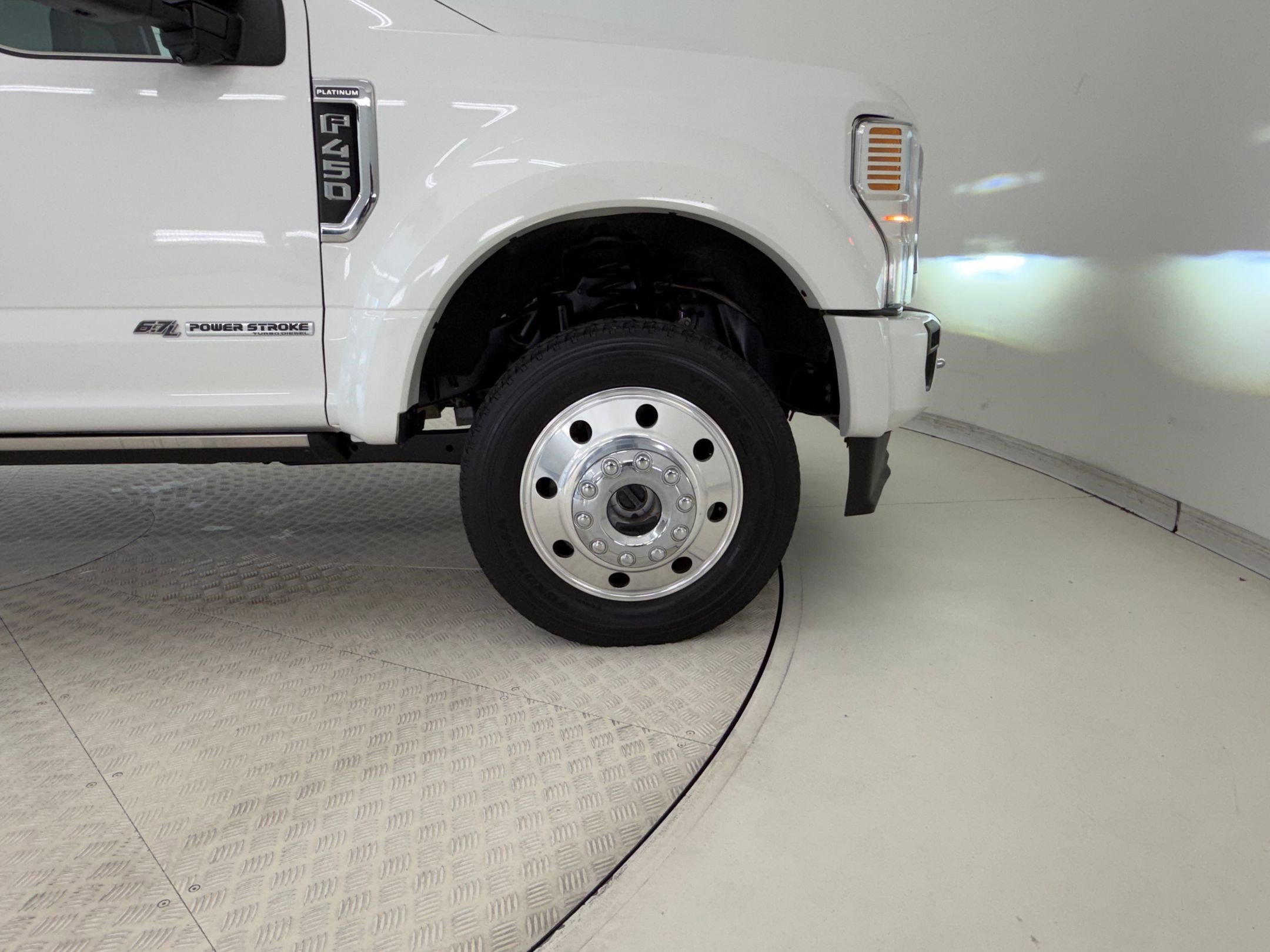 Certified 2022 Ford F450 Platinum w/ FX4 Off-Road Package image 8