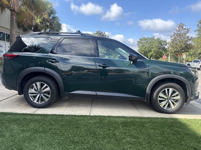 Used 2022 Nissan Pathfinder SL FWD image 2