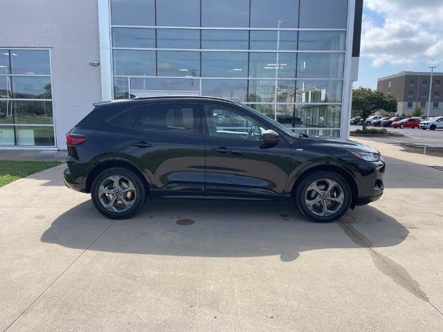 Certified 2023 Ford Escape ST-Line w/ Tech Pack #1 AWD/4WD image 4