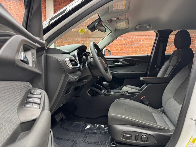 Used 2021 Chevrolet TrailBlazer LT w/ Driver Confidence Package image 23