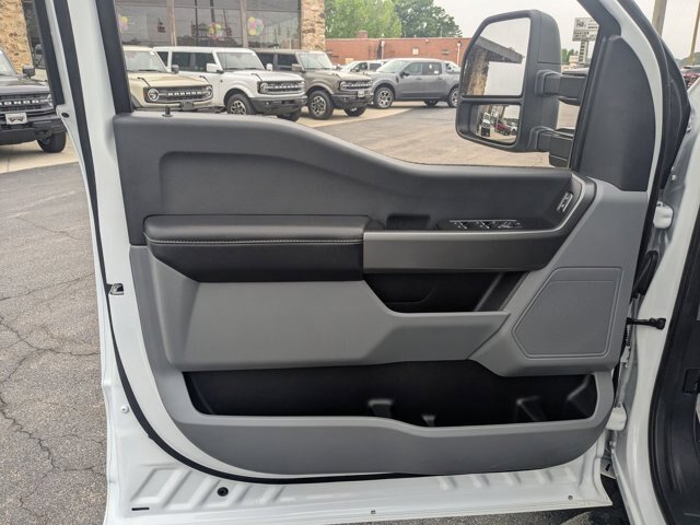 Certified 2025 Ford F350 XLT w/ Snow Plow/Camper Package AWD/4WD image 12