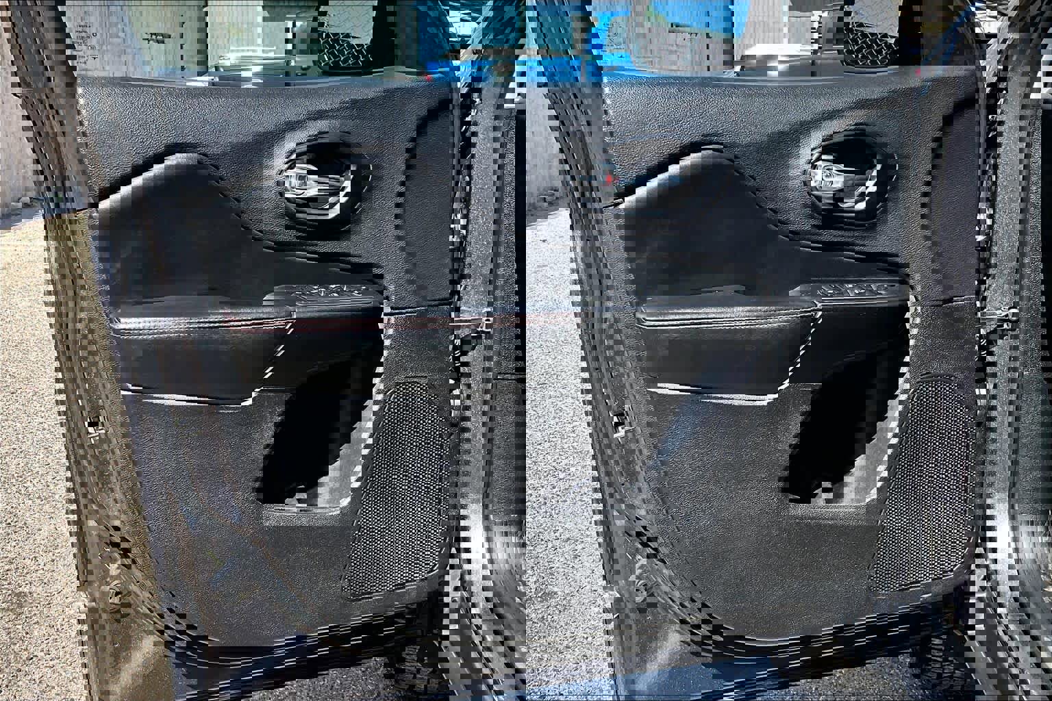 Used 2019 Jeep Cherokee Trailhawk w/ Comfort/Convenience Group AWD/4WD image 24