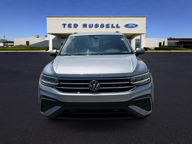 Used 2023 Volkswagen Tiguan SE FWD image 3