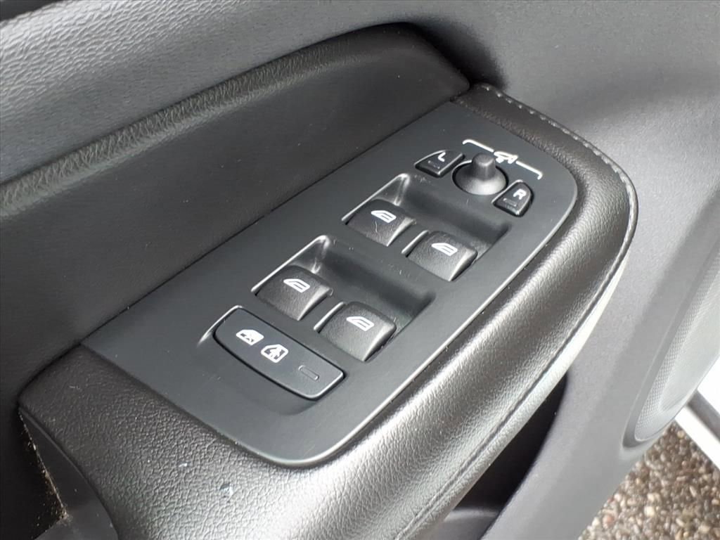Used 2021 Volvo S60 T5 Momentum w/ Climate Package image 15