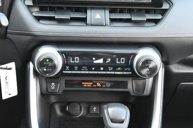 Used 2021 Toyota RAV4 LE AWD/4WD image 27