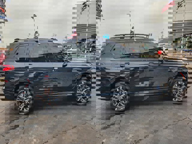 Used 2023 BMW X7 xDrive40i w/ Executive Package image 11