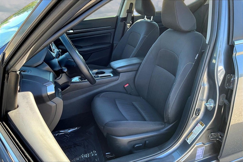 Used 2025 Nissan Altima 2.5 SV FWD image 23