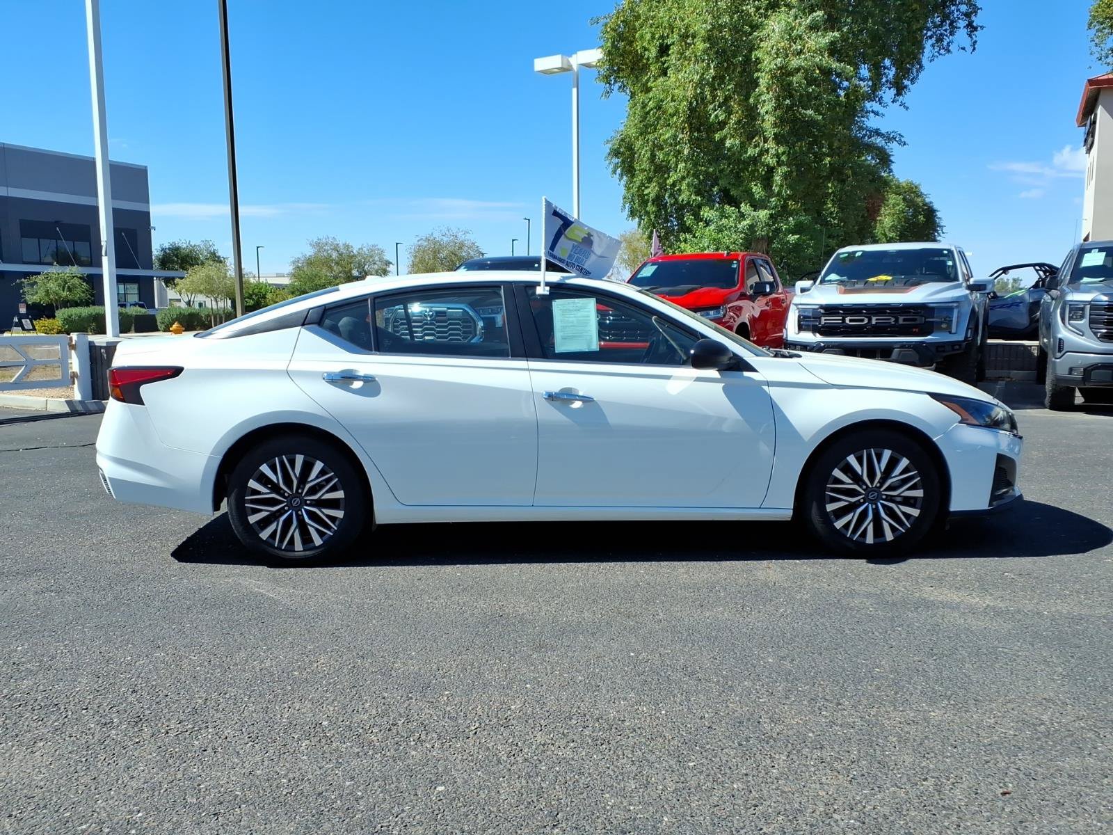 Used 2025 Nissan Altima 2.5 SV FWD image 7