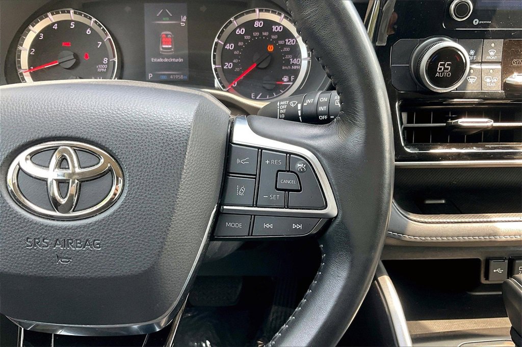 Used 2021 Toyota Highlander LE image 19