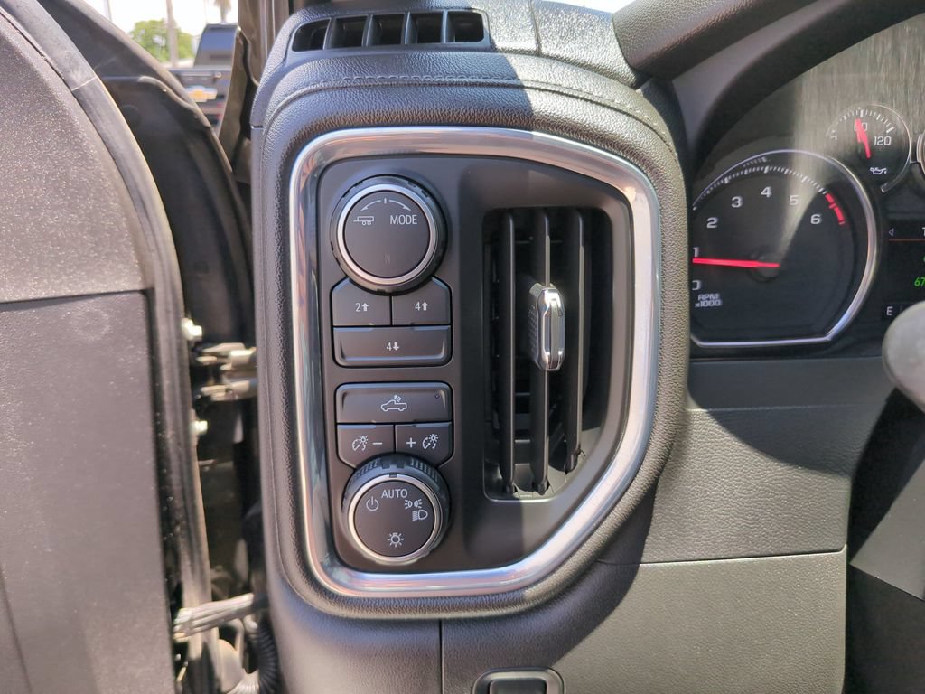 Used 2023 Chevrolet Silverado 2500 LT AWD/4WD image 27
