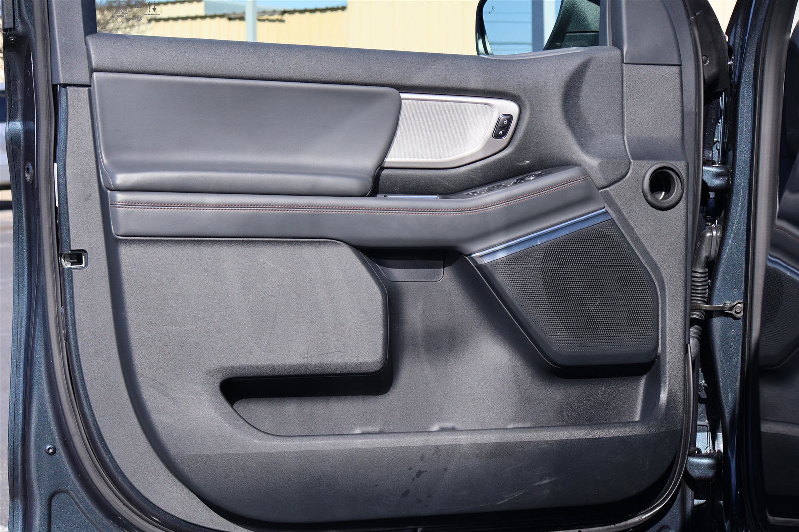 Certified 2025 Ford Expedition Active image 11