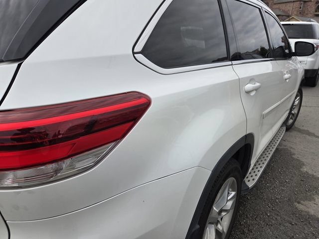 Used 2019 Toyota Highlander Limited FWD image 10