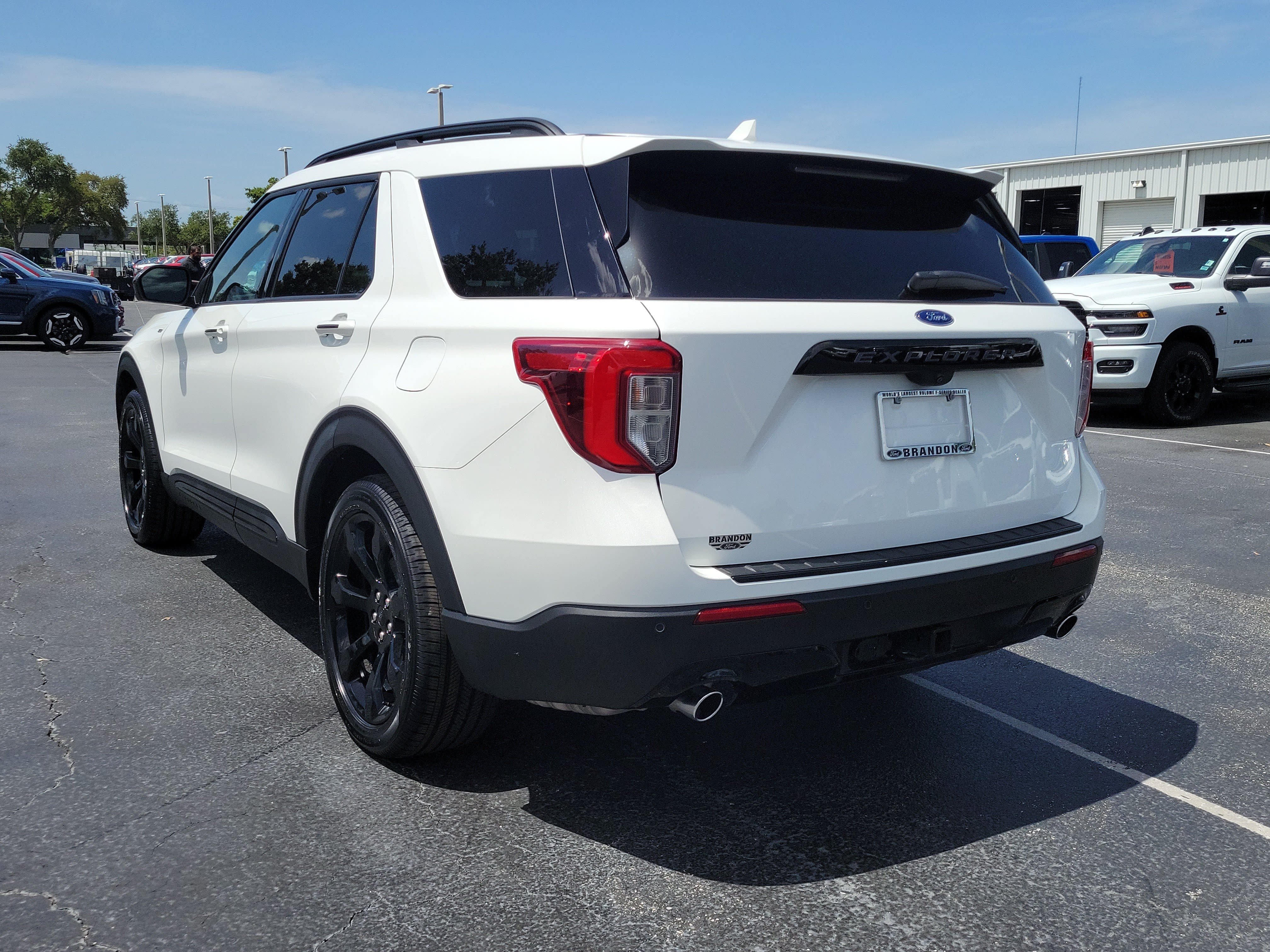 Certified 2024 Ford Explorer ST-Line w/ Class IV Trailer Tow Package RWD image 7