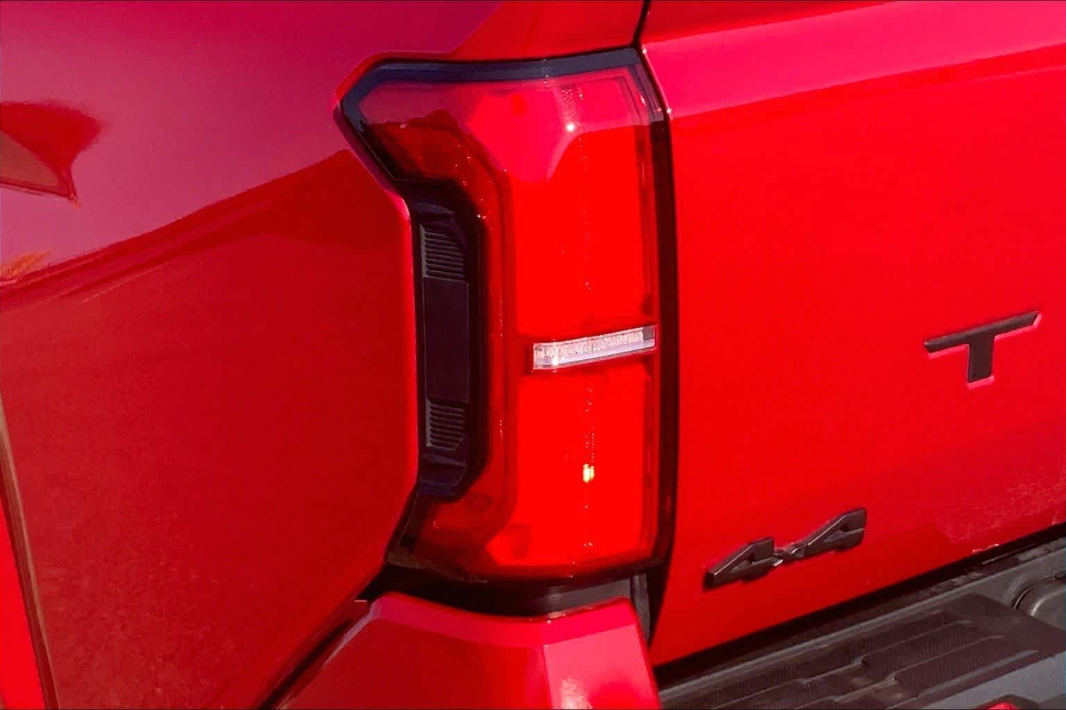 Used 2025 Toyota Tacoma SR5 AWD/4WD image 29
