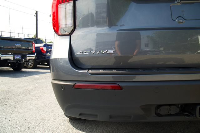 Certified 2025 Ford Explorer Active AWD/4WD image 11