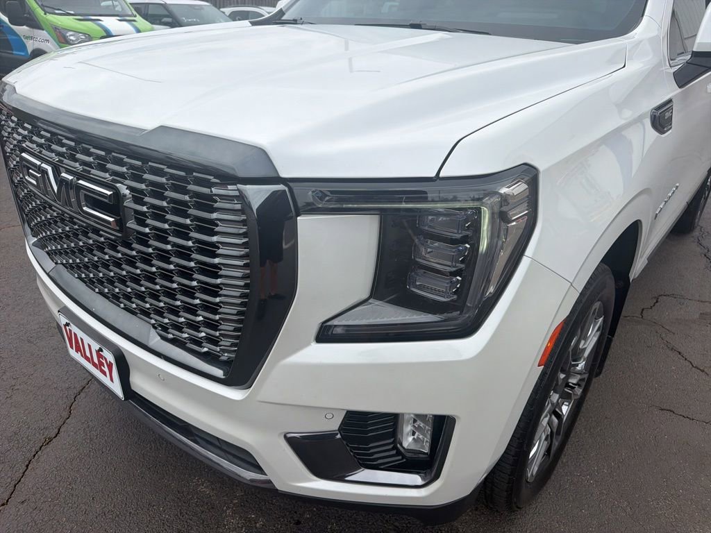 Used 2024 GMC Yukon Denali Ultimate AWD/4WD image 11