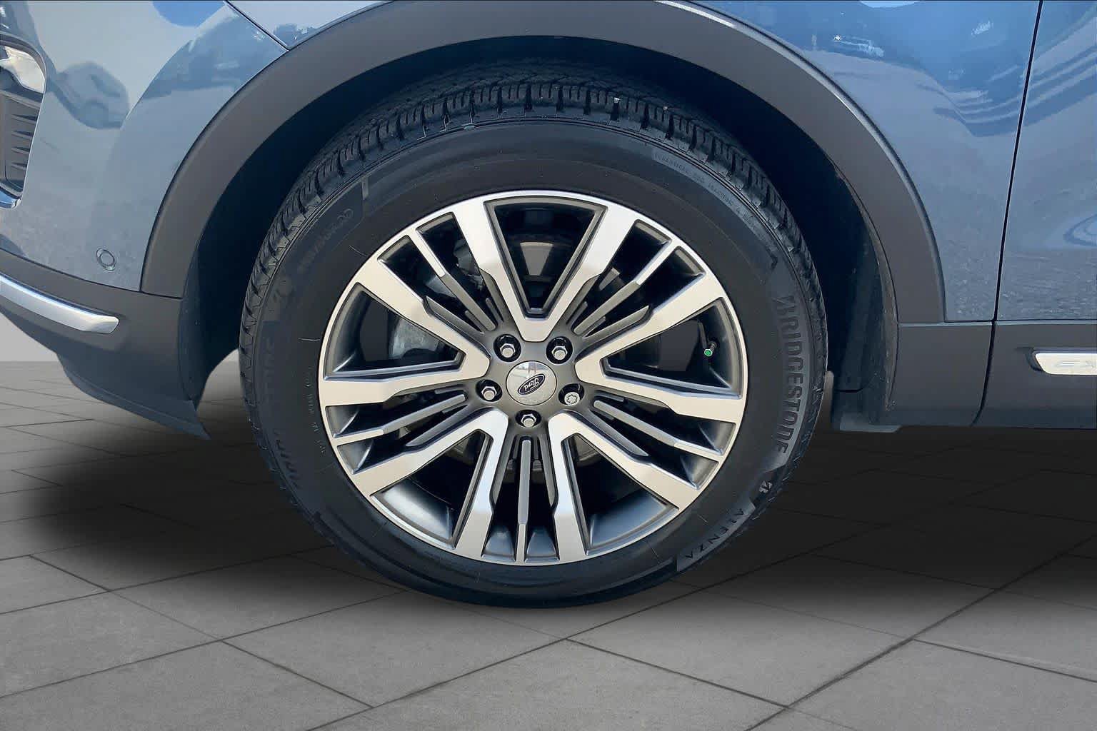 Certified 2018 Ford Explorer Platinum AWD/4WD image 10